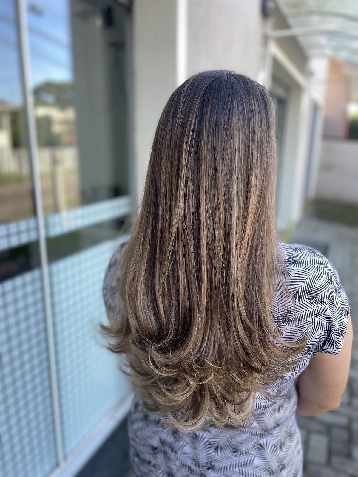 Cabelo longo com mechas feito no Studio Bella, em Santa Cândida